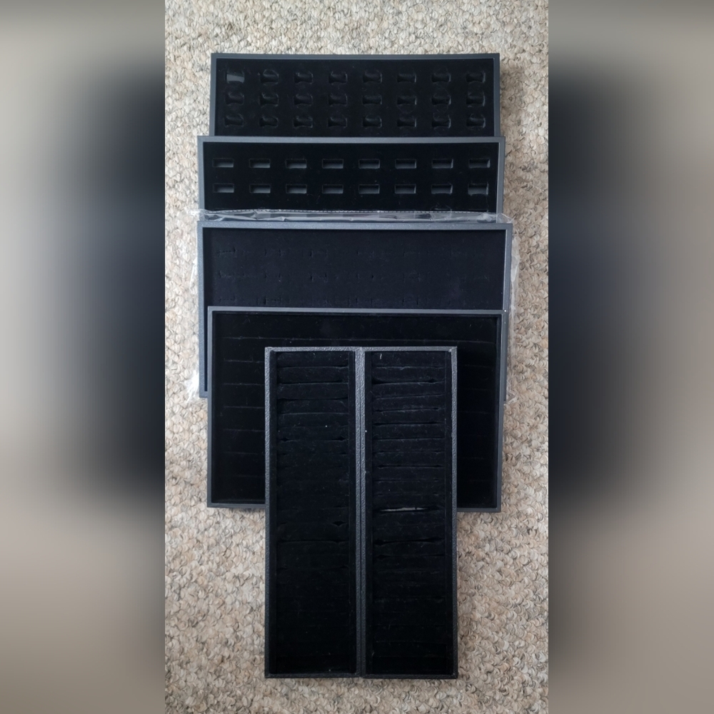 Elegant Black Jewelry Display Set